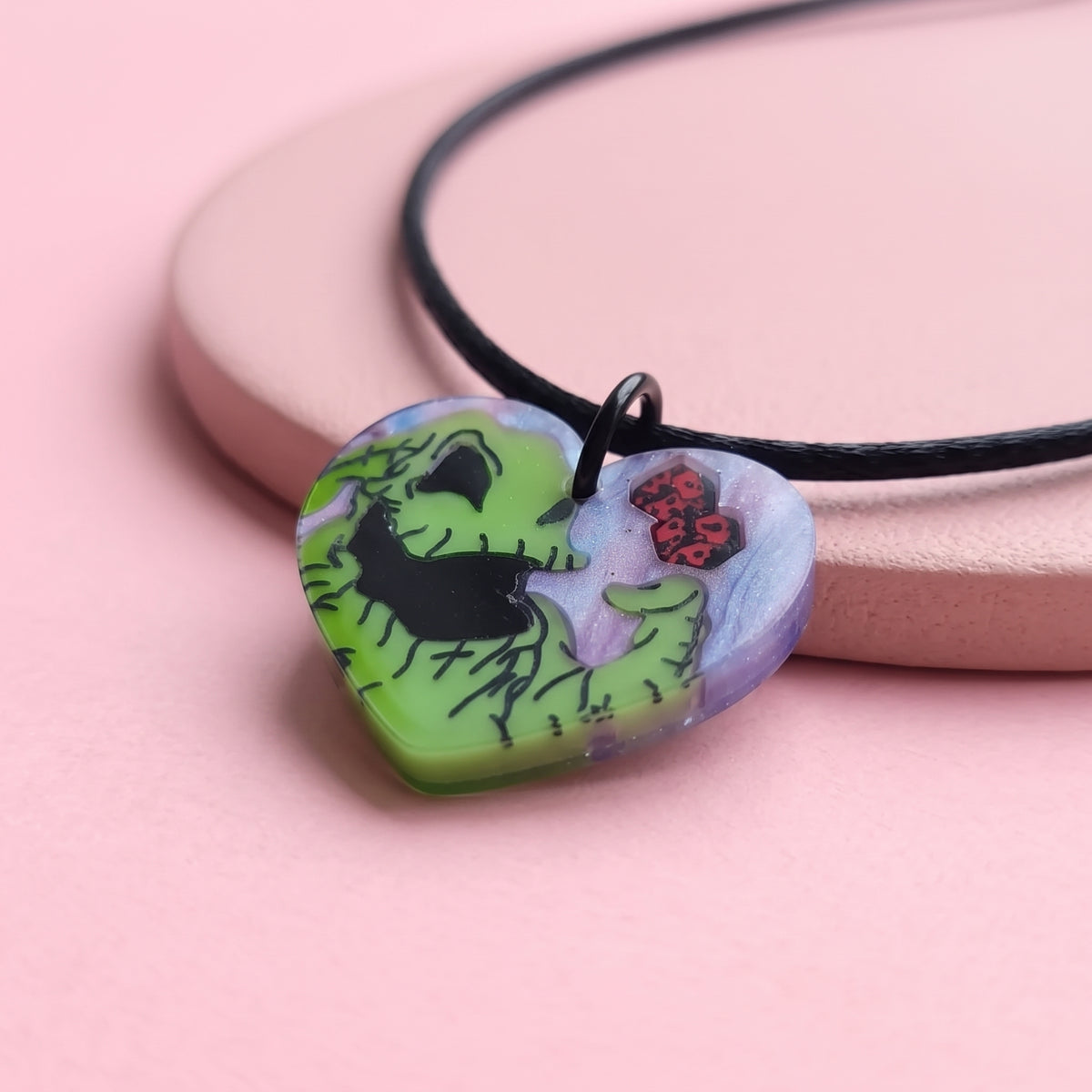 Collar o Pin Corazón Oogie Boogie