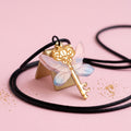 Collar o Pin Llave Alada