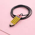 Collar o Pin Lapíz