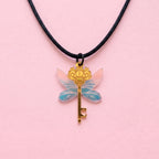 Collar o Pin Llave Alada