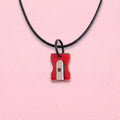 Collar o Pin Sacapuntas