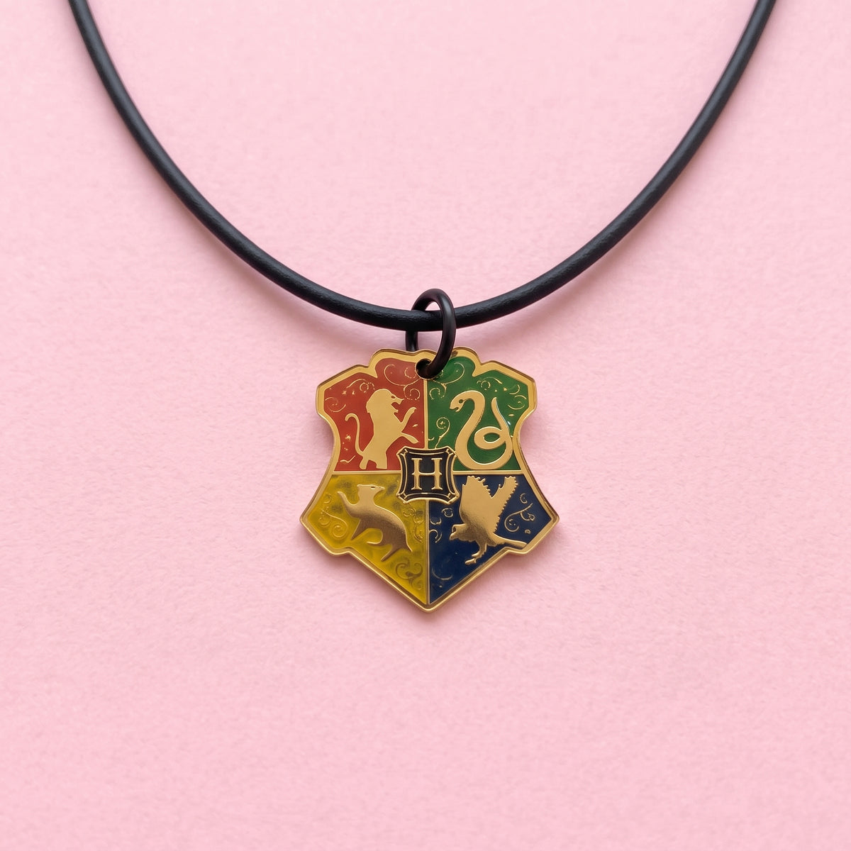 Collar o Pin Escudo Hogwarts