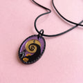 Collar o Pin Cementerio de Halloween Town